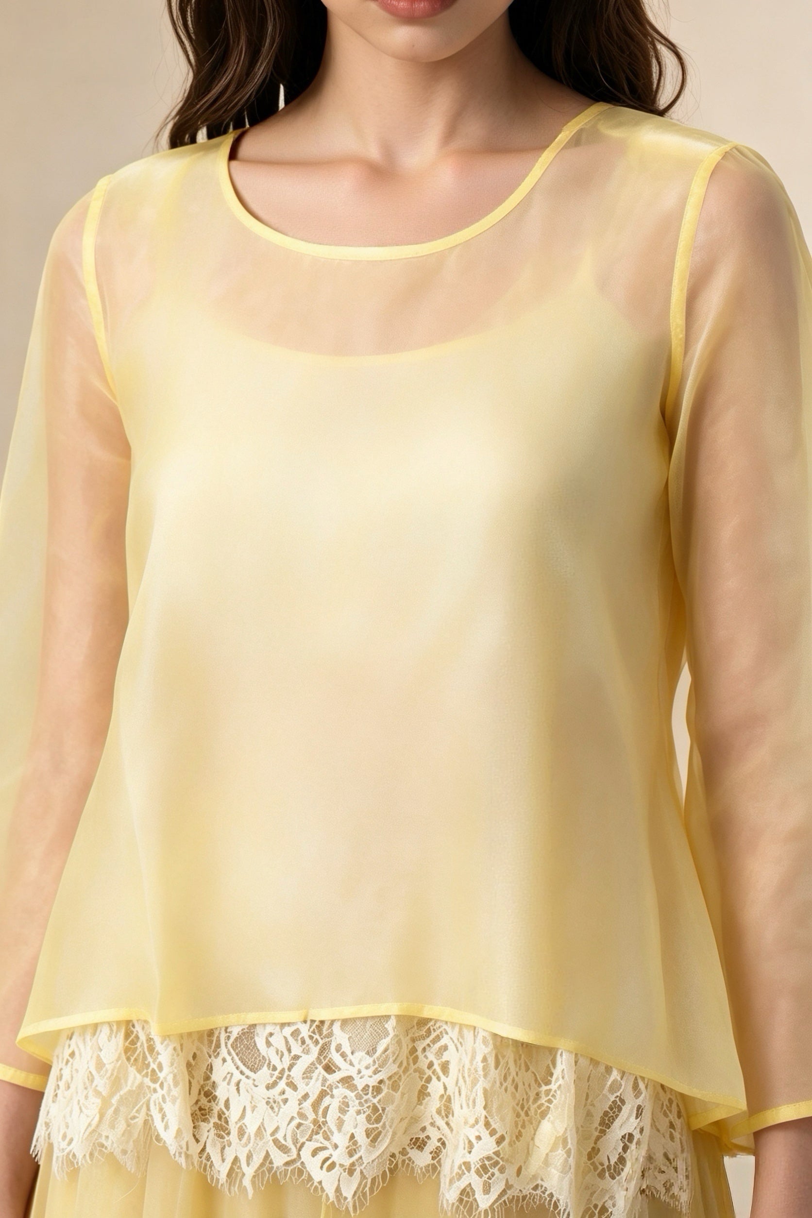 Blusa Transparente con Encaje