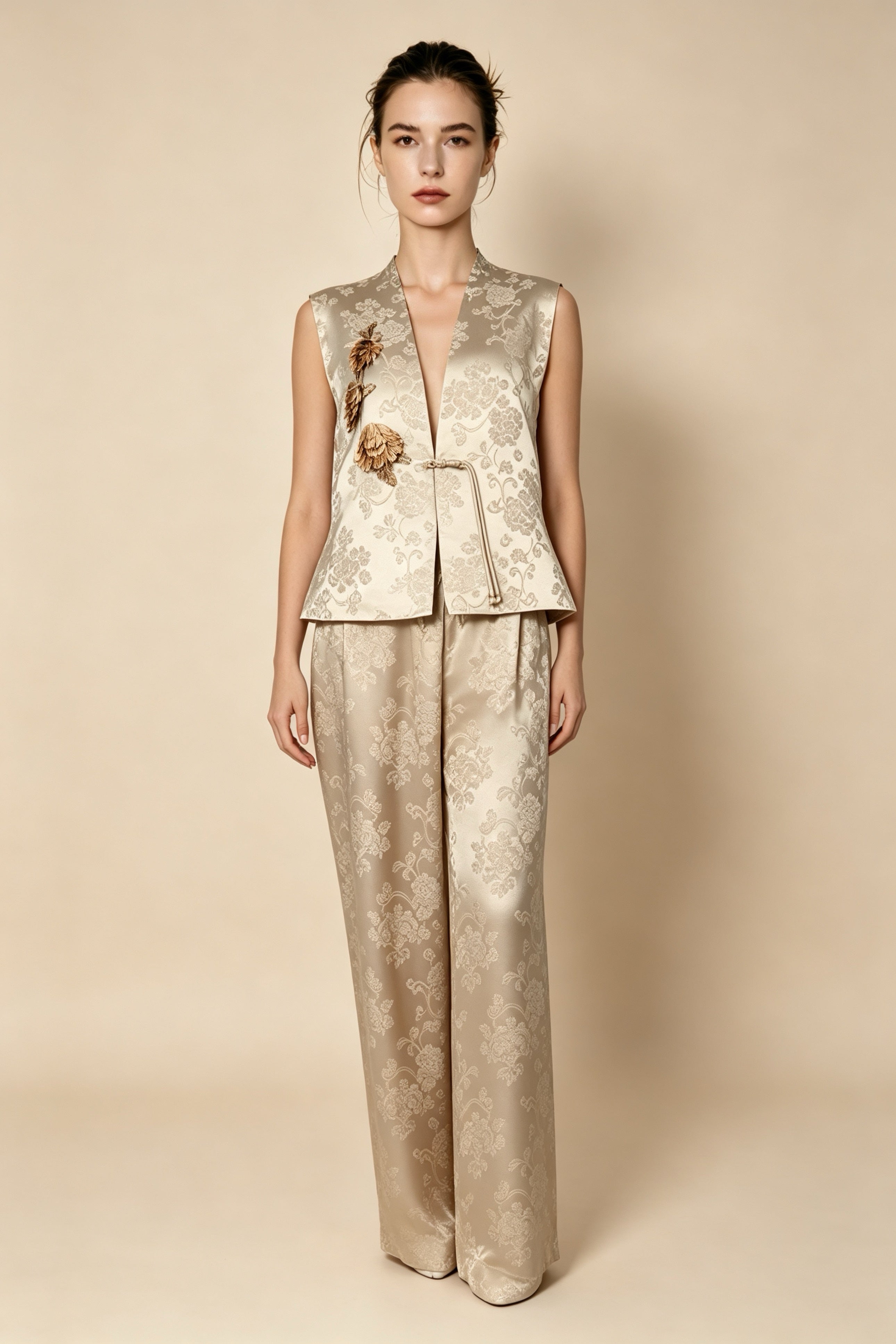 Conjunto dos piezas chaleco jacquard color champán