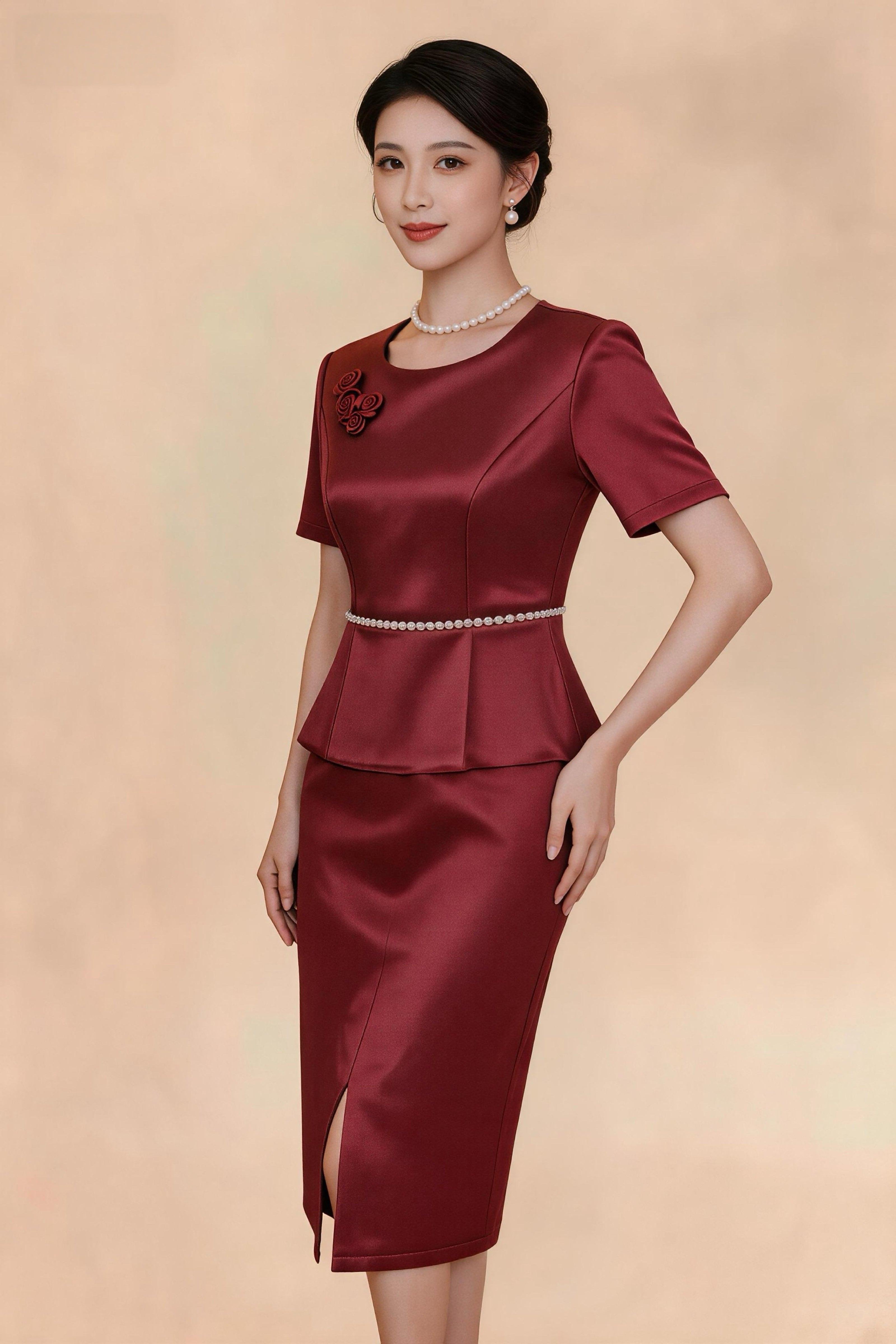 Qipao burdeos con hilo dorado para brindis de boda