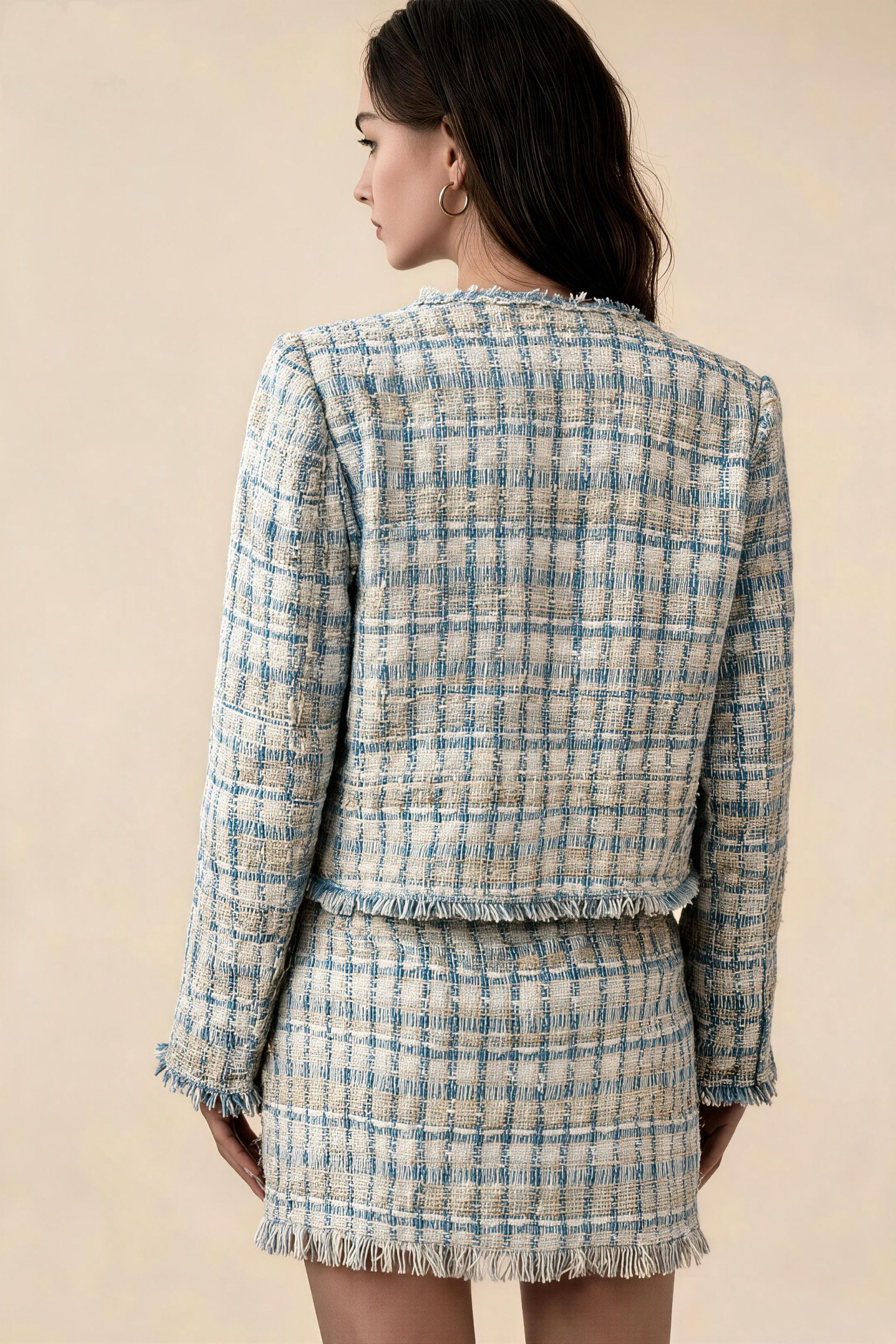 Conjunto de tweed estilo Chanel francés azul claro, chaqueta corta de cuello redondo con botones de perla + falda corta