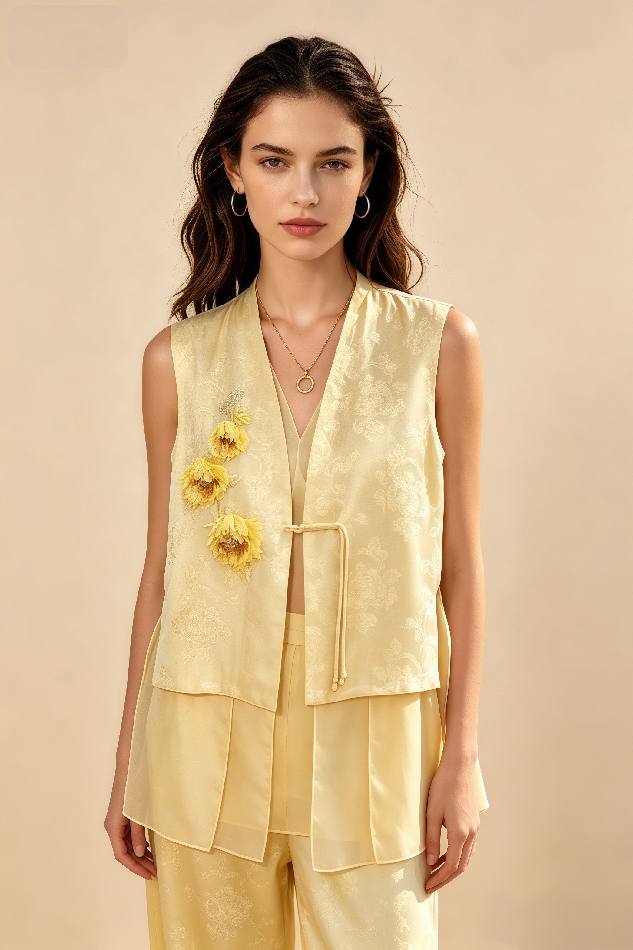 Conjunto de chaleco de cuello mandarín jacquard amarillo limón estilo chino, detalles de girasoles tridimensionales