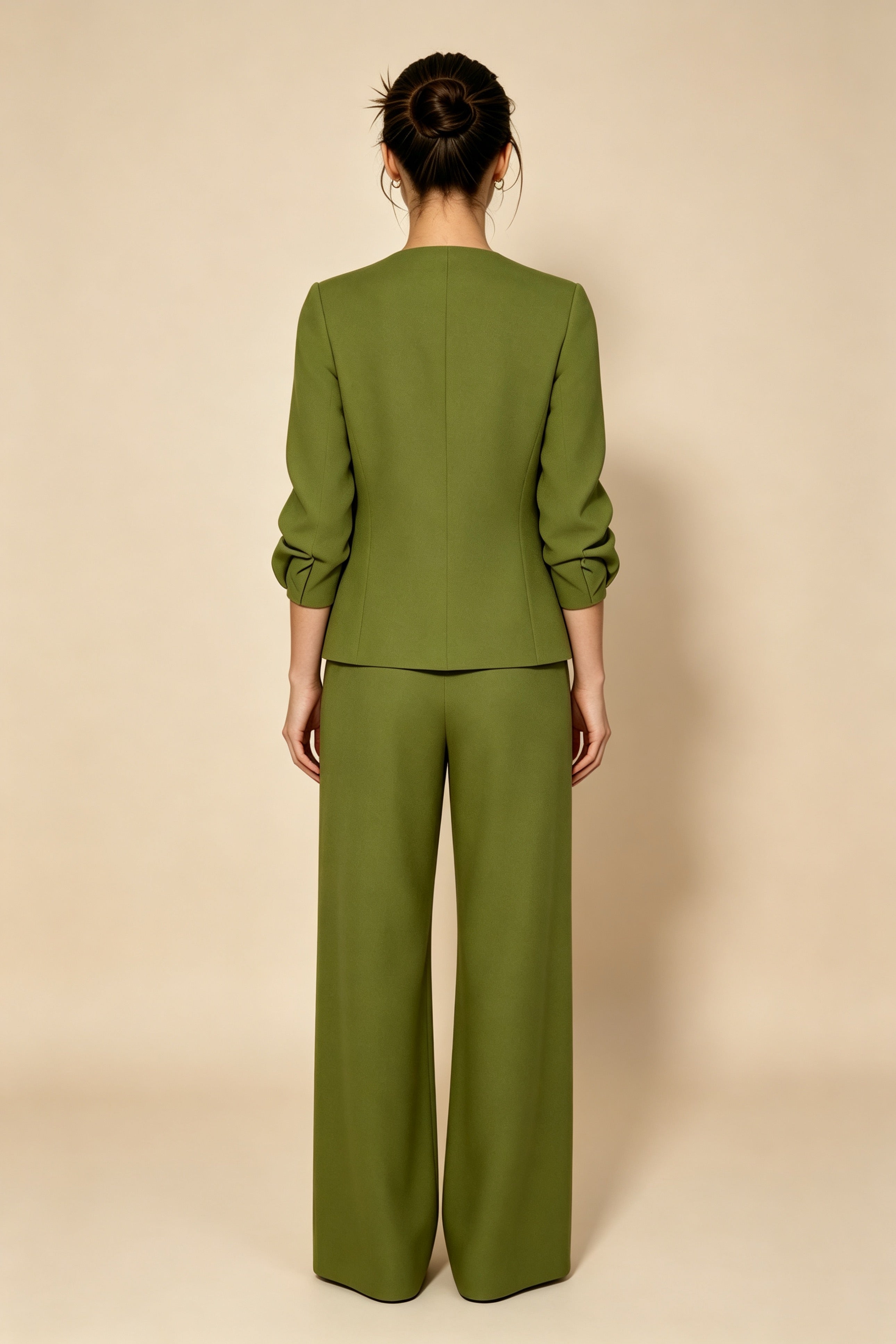 Conjunto de traje sin cuello con bordado de cerezo estilo chino nuevo, pantalones anchos de caída en verde oliva para oficina