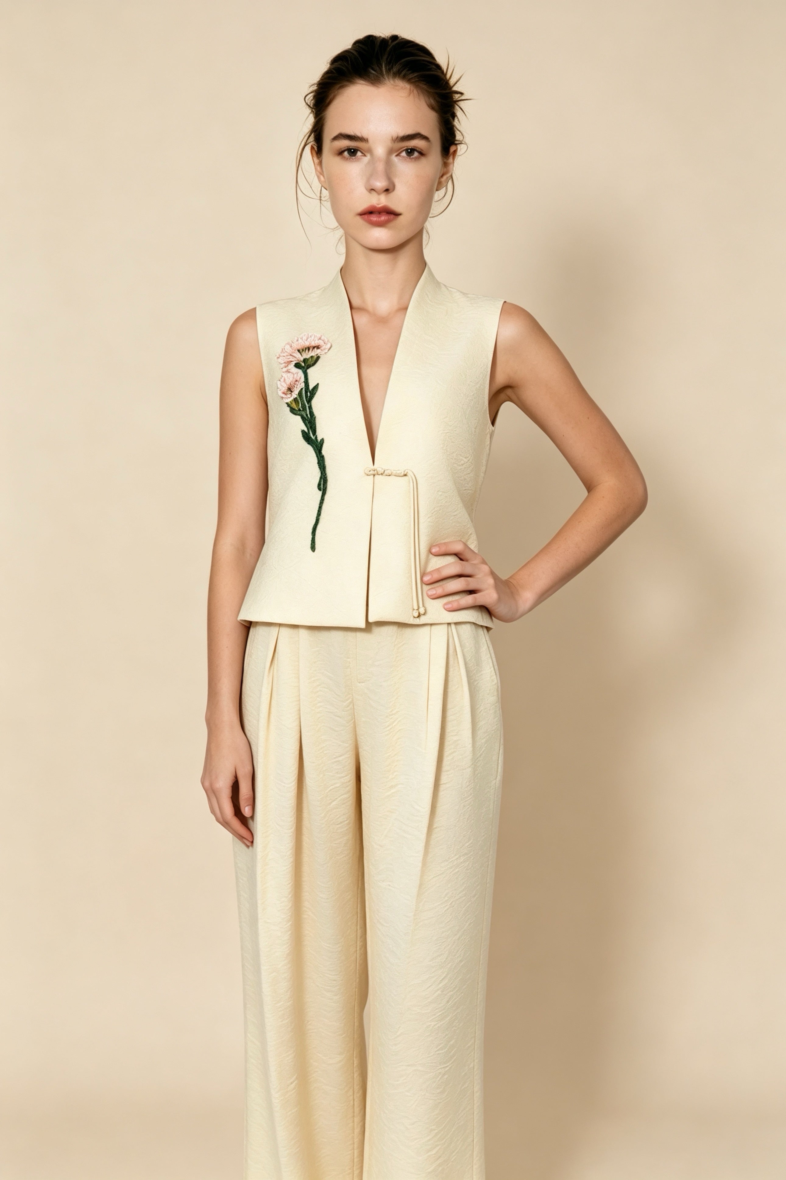 Conjunto de Pantalones Anchos Bordado de Estilo Chino Color Beige Claro
