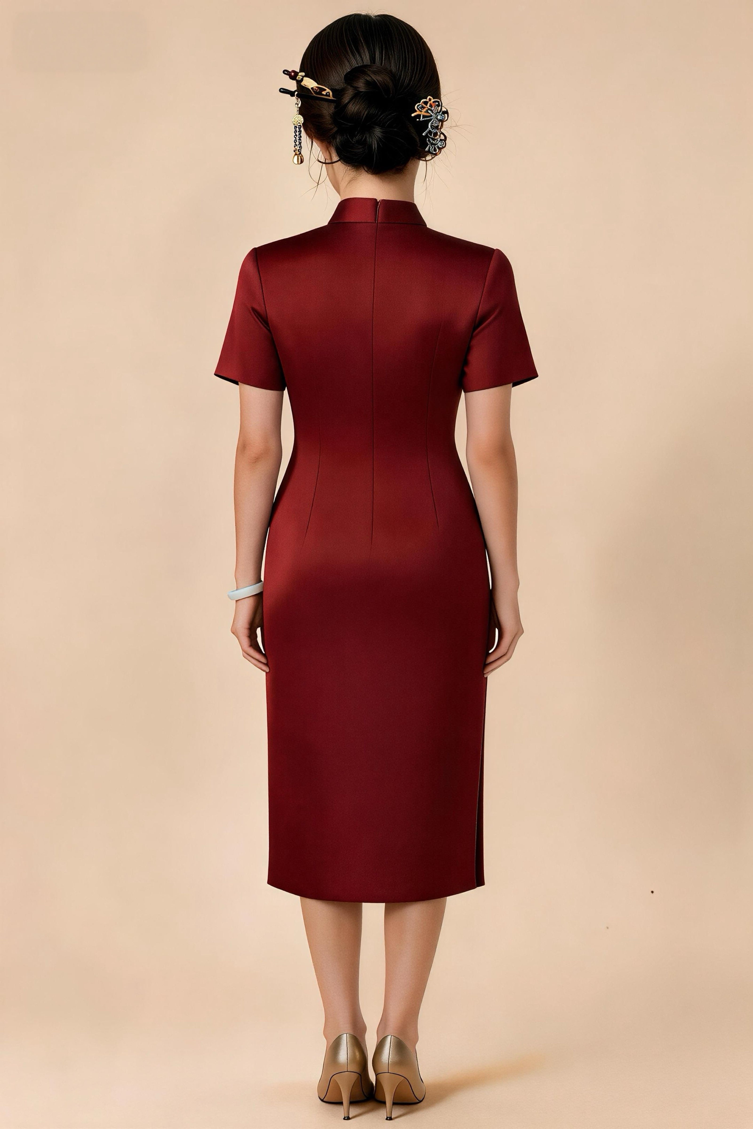 Vestido qipao de acetato rosa nude con bordado de peonías