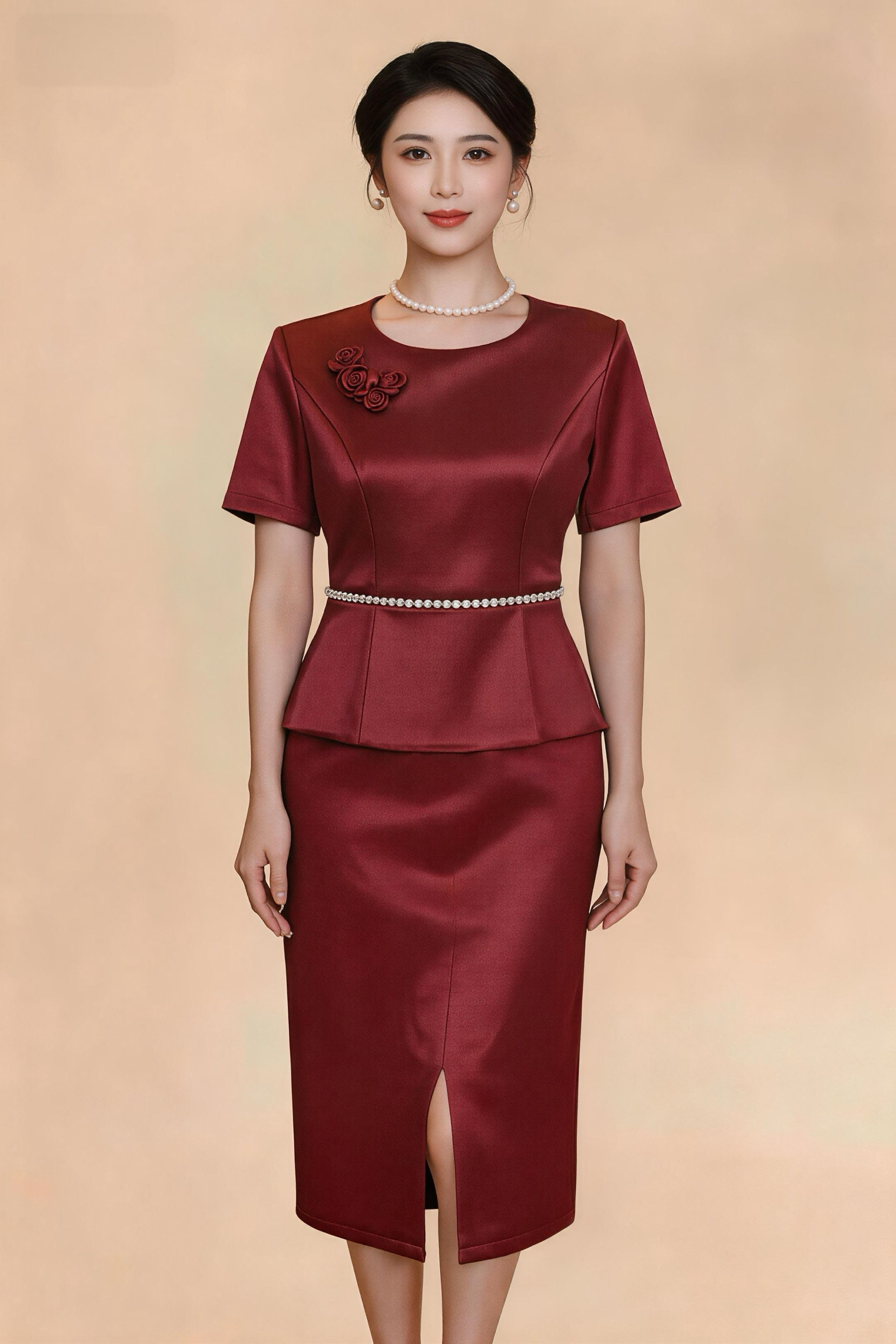 Qipao burdeos con hilo dorado para brindis de boda
