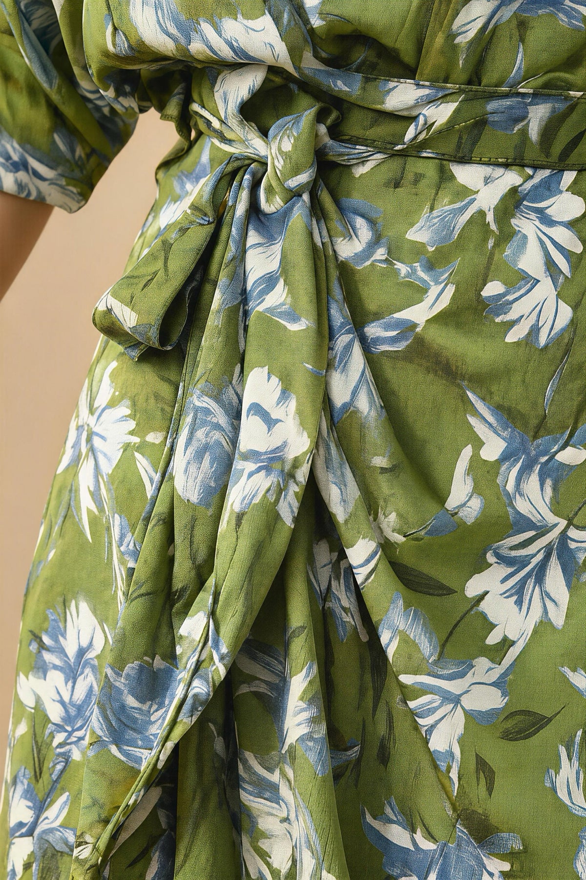 Vestido Largo Estampado Verde Oliva con Flores