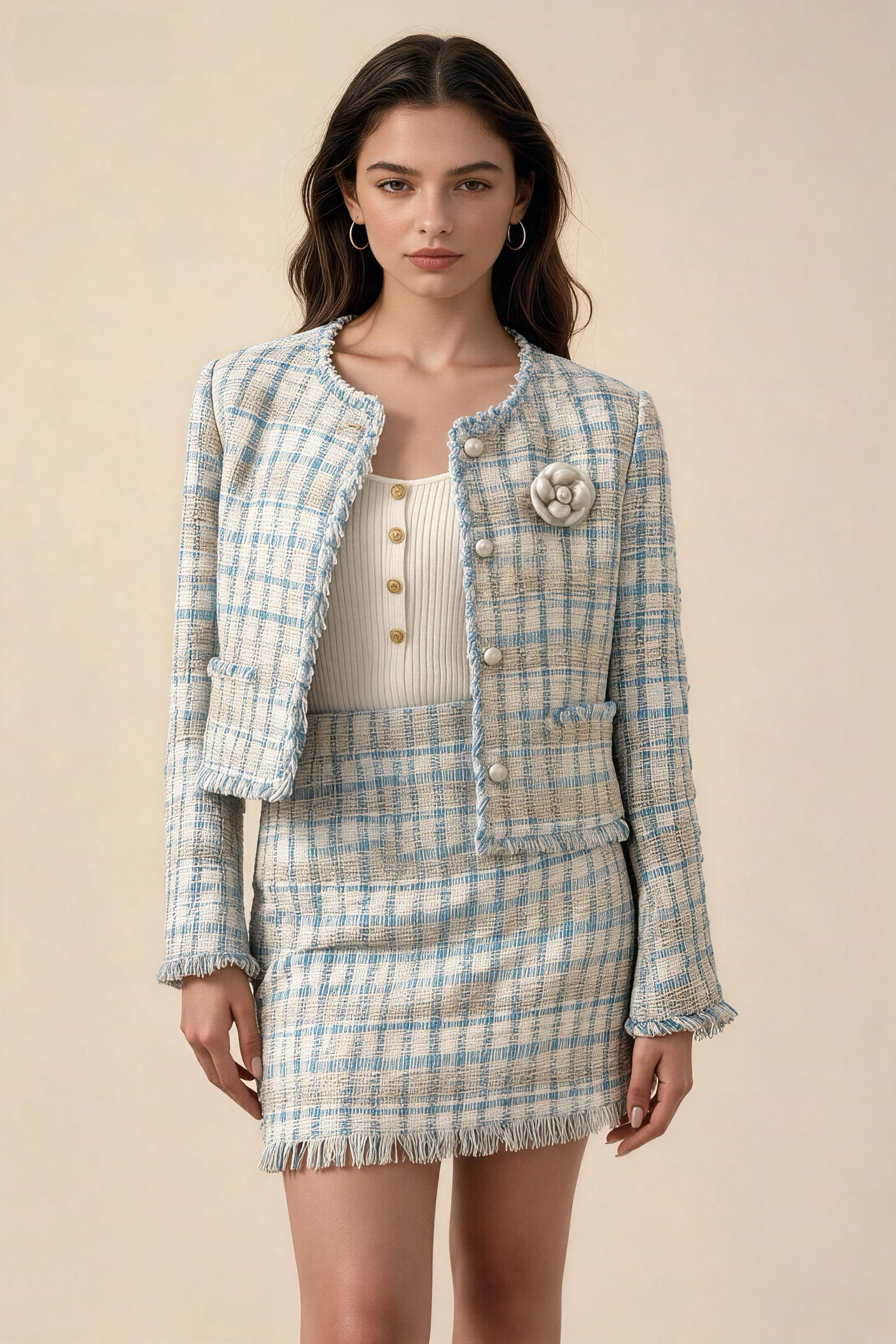 Conjunto de tweed estilo Chanel francés azul claro, chaqueta corta de cuello redondo con botones de perla + falda corta