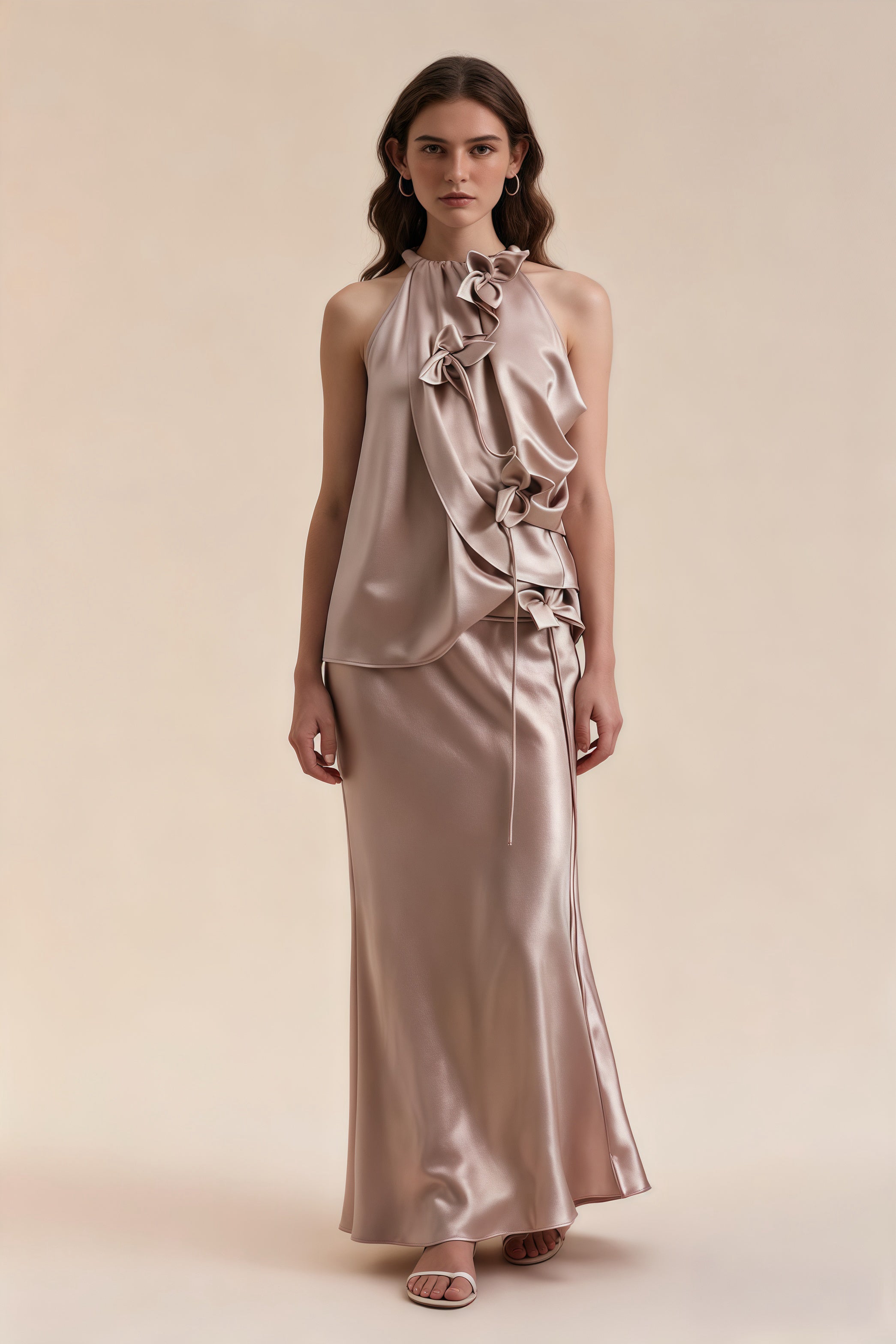 Conjunto Satén Champán Cuello Halter con Lazos, Falda Sirena de Cintura Alta para Eventos Elegantes