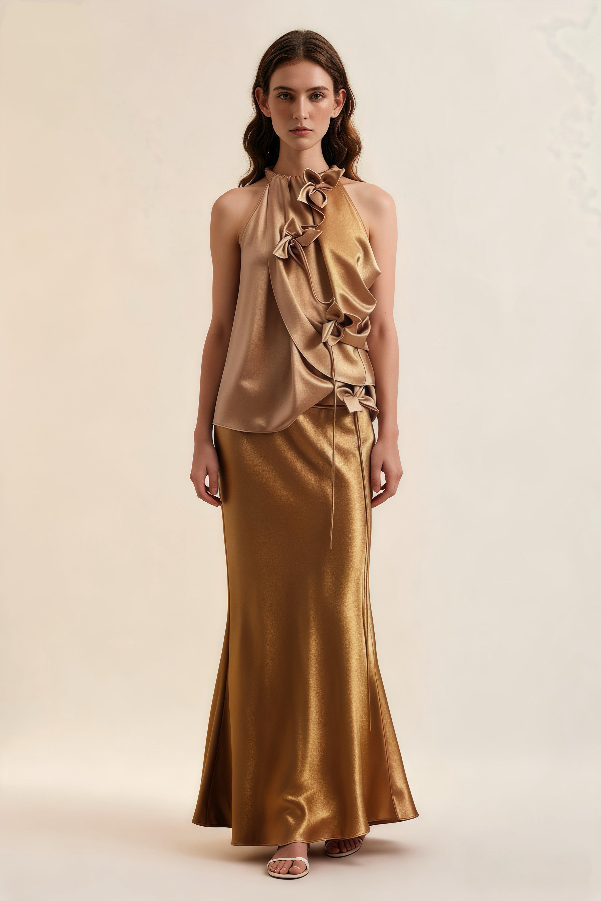 Conjunto Satén Champán Cuello Halter con Lazos, Falda Sirena de Cintura Alta para Eventos Elegantes