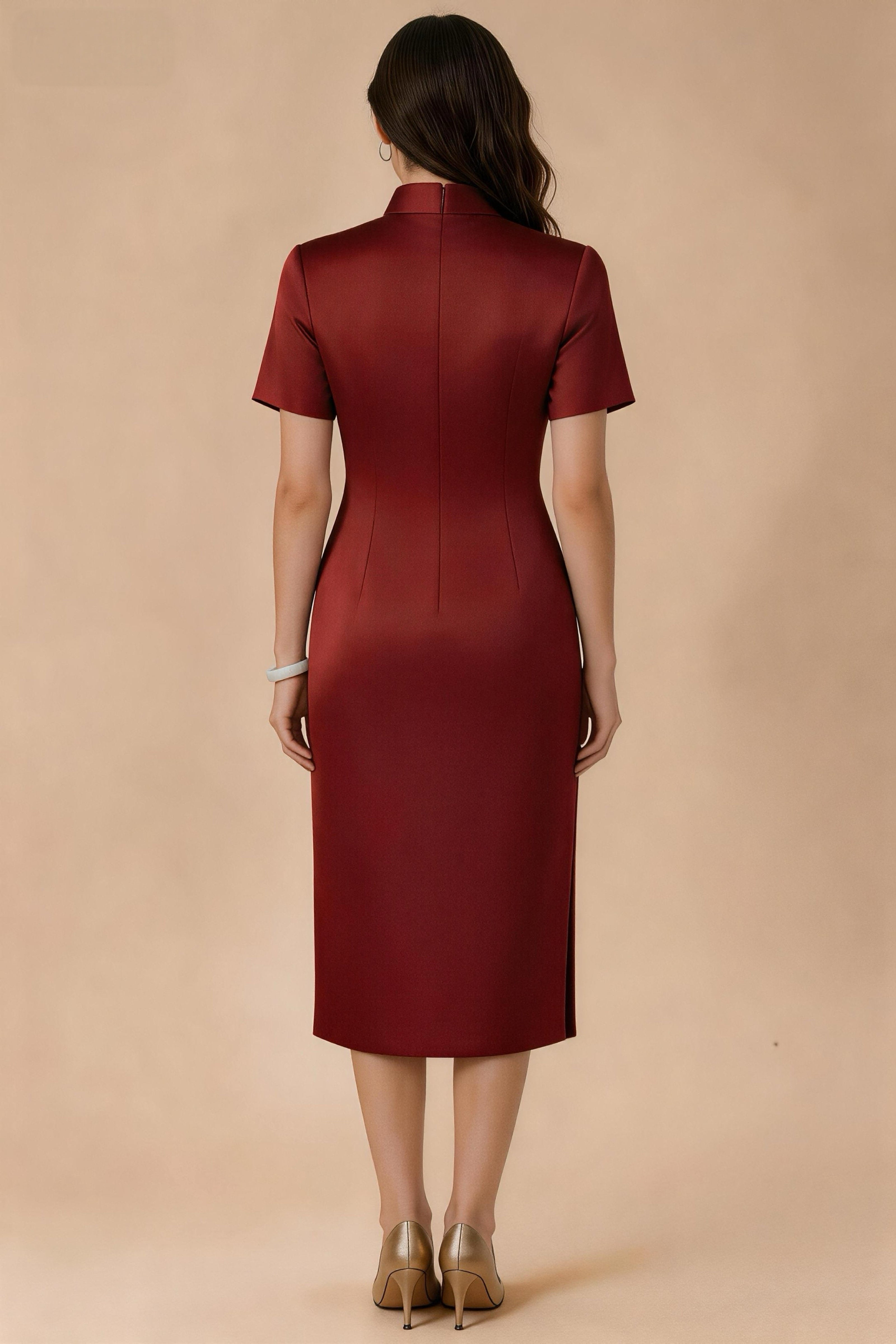 Qipao Modificado Rojo Bordado Peonía y Nubes Hilo Oro, Vestido de Boda para Madre y Novia